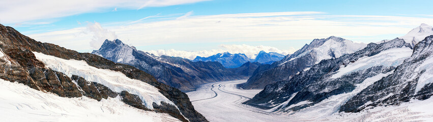 Obraz premium Panoramic view of glacier from Jungfraujoch railway station in Switzerland