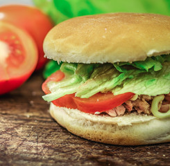 sandwich with salad, tomatoes and tuna