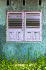 Marode Wand mit Fensterladen als Textur