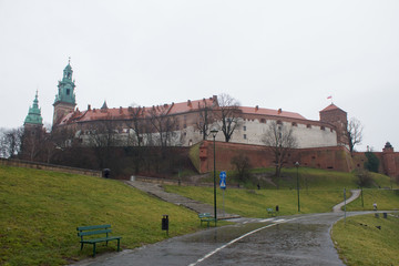 Obraz premium The most famous Polish Royal Cracow Wawel Castle on Christmas Day in rainy weather.