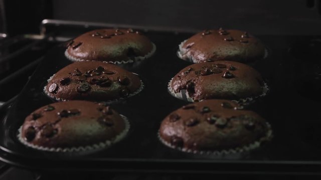 Time lapse chocolate muffin