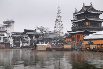 Obraz premium Snowfall in an ancient chinese city Zhujiajiao, Shangha, China