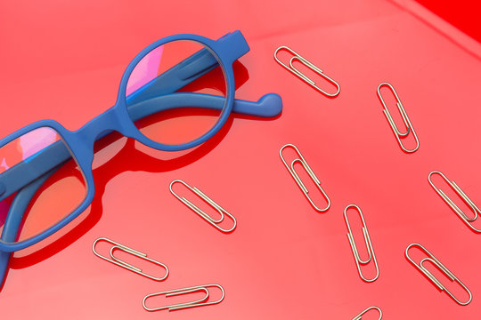 Glasses and lenses to see well