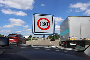 Geschwindigkeitsbegrenzung auf deutschen Autobahnen auf 130