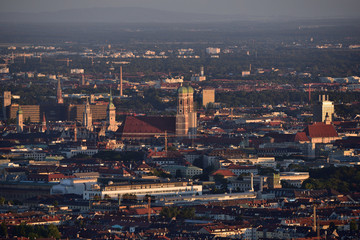 Blick auf München am Abend