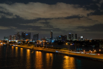 Fototapeta na wymiar Night Miami, MacArthur Causeway, USA, Florida