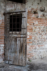 Fototapeta na wymiar An abandoned old wooden door