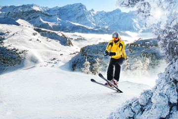 Fototapeta na wymiar Skier in the mountains. 