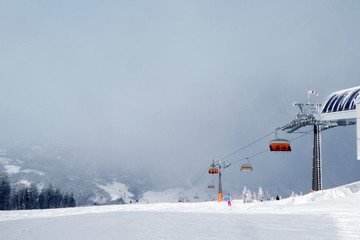 Obraz premium Aussicht von der Steinbockalm nach Maria Alm .Standort Gipfelstation Hochmaisbahn