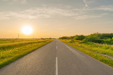 Fototapeta premium Atardecer en ruta de Castelli - Chaco - Argentina