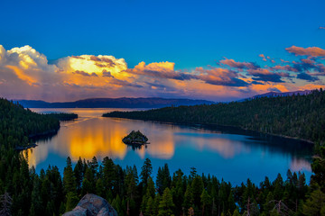 Sunset in Emerald Bay, South Lake Tahoe - obrazy, fototapety, plakaty