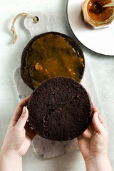 smearing chocolate cake with jam, step by step recipe