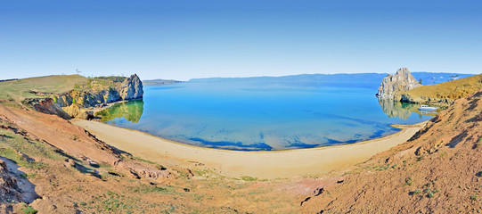 Jezioro Bajkał - skała szamanka, Rosja - obrazy, fototapety, plakaty
