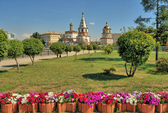 Widok Irkutsku - miasto syberyjskie z katedrą Objawienia Pańskiego 