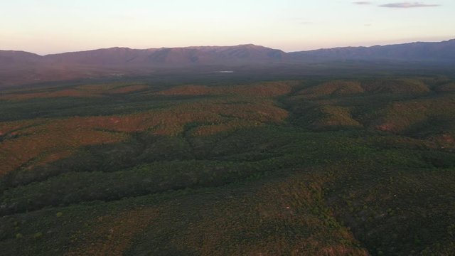 Atardecer en las monta&ntilde;as con texturas