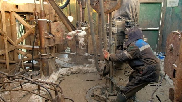 gears floorhand drill pipe elevator