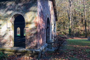 Fototapeta premium The corner of an old park building in late fall