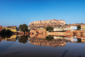 Obraz premium gulab sagar talab mehrangarh reflection