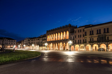 Fototapeta premium View of the canal with statues on square of Prato della Valle in Padova after sunset, Italy