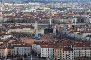 Fototapeta premium La grande roue de Lyon sur la place Bellecour - Ville de Lyon - Département du Rhône - France
