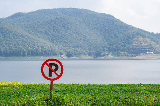 No Parking Sign With Mountains Background At The Mae Ngat Dam And Reservoir Is Part Of The Sri Lanna National Park, Chiang Mai, Thailand. Holiday And Travel Concept