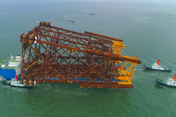 Moving and transporting the supports of oil platform.