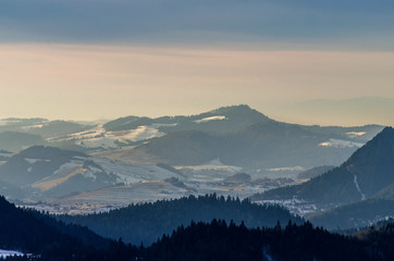 Fototapeta na wymiar Panorama z Wysokiego Wierchu - Pieniny 