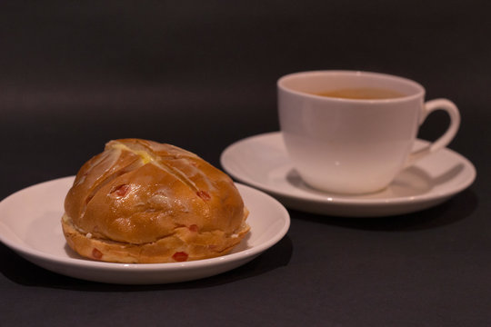 Bun maska or butter and tea, table top