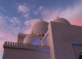 Sheikh Zayed Grand Mosque at dusk (Abu-Dhabi, UAE)