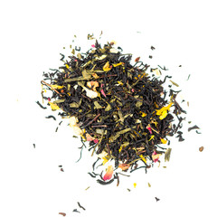 pile of natural whole leaf mix of black and green tea contains sliced strawberries rose petals and sunflower with jasmine flowers