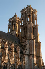 Fototapeta na wymiar France. Aisne. Laon. Les deux tours de la cathédrale gothique Notre Dame de Laon. The two towers of the Gothic Notre Dame de Laon cathedral.