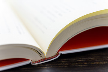 ハードカバーの本