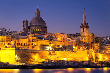 Obraz na płótnie Canvas Beautiful architecture of the Valletta city on Malta at dawn