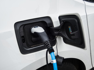 Elektroauto an Ladestation
