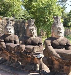 Fototapeta na wymiar Buddha statues on the side of the Bridge in the archaeological park