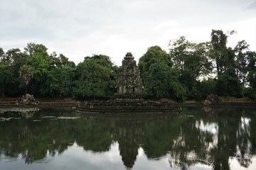 Old buddhist temple and a manmade Island in a lake: Neak Poun