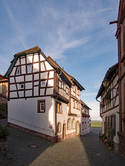Straße in der Altstadt von Neuleiningen in Rheinland-Pfalz, Deutschland 