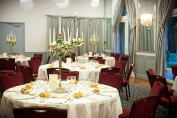 table, bistro, mariage, diners, en verre, décor, aliment, banquet, fête, décoration, célébration, vin, évènement, dîner, assiette, recéption, blanc, nappe, serviette, luxe, élégant, approvisionnement,