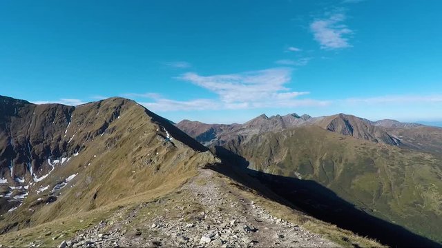 Widokowa trasa ze Starorobociański Wierch treking po g&oacute;rach Tatry pasmo Karpat