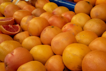 fresh oranges in the market