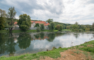 Fototapeta na wymiar Castle on the river