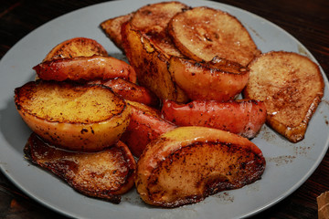 fried apple and pear slices with cinnamon and honey