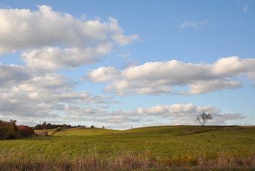 Fototapeta na wymiar View of a hill in a cloudy day
