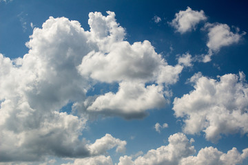 Obraz premium white clouds against blue sky