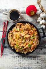 Chinese noodles with vegetables and chicken