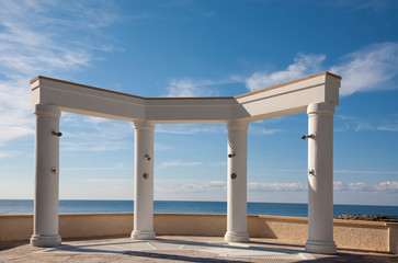 Fototapeta premium Duschanlage am Strand