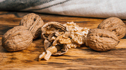 Nueces y madera