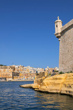 Malta, Birgu, Fort St. Angelo and view of Valetta in distance