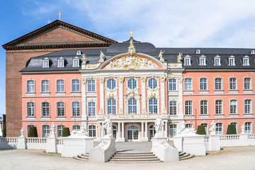 Obraz premium Electoral Palace in Trier, Germany