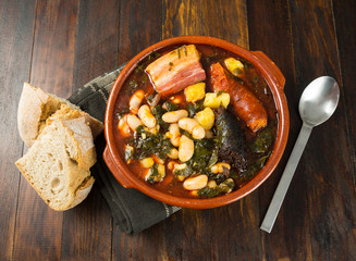 alubias con repollo, pote asturiano